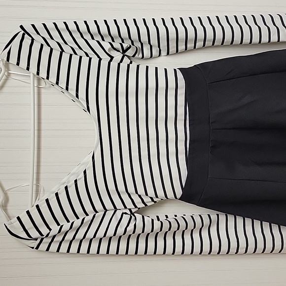 Guess Los Angeles Striped Black and White Long Sleeve Dress Fit And Flare XS New - Picture 2 of 7